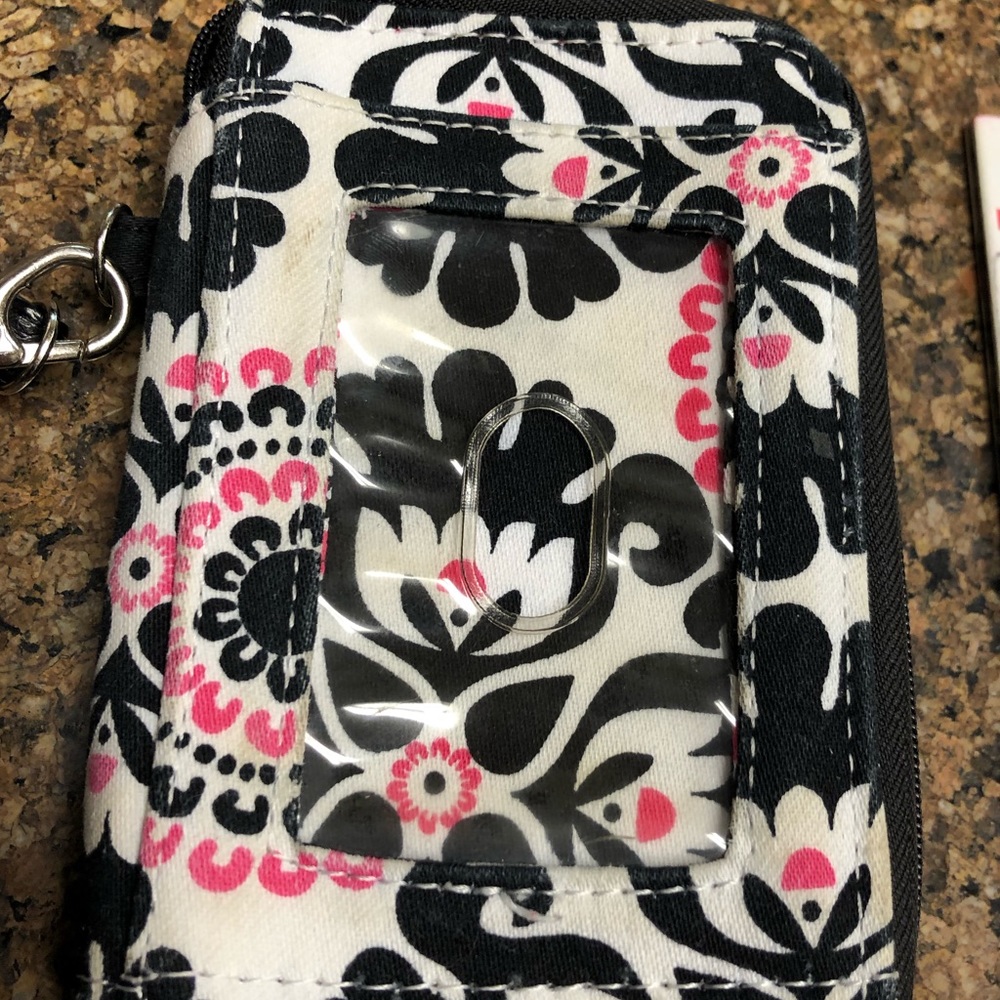 Thirty-one wristlet. - Picture 2 of 15